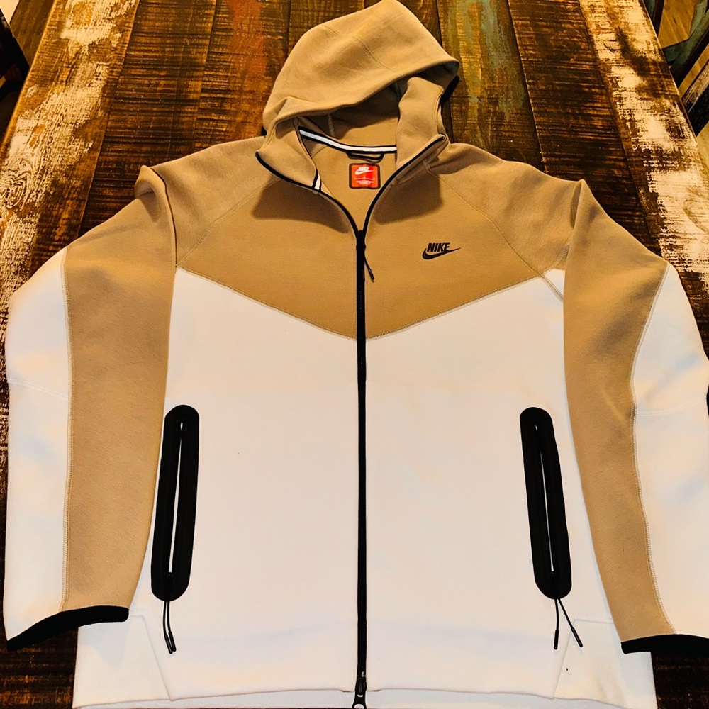 New Nike large hoodie